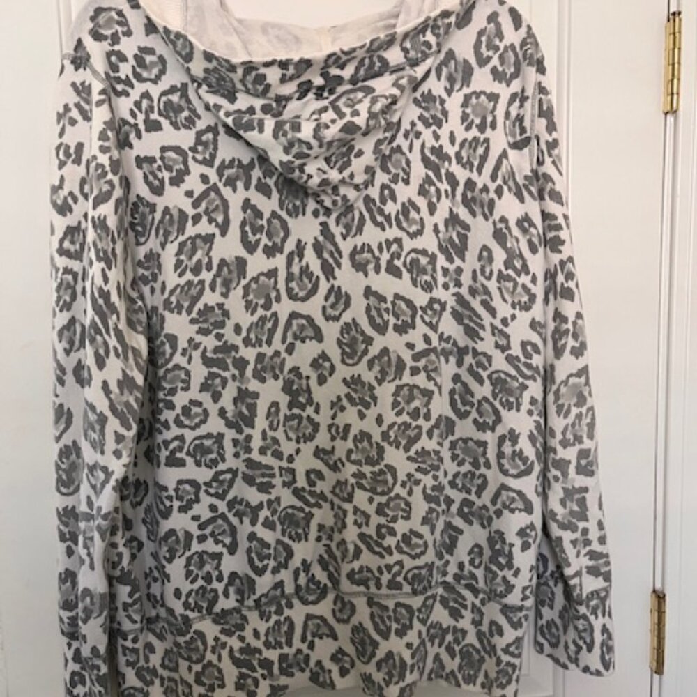 Chico's Zenergy Zip Front Hoodie with pockets Sz 3 XL 16  Grey Cheetah print - Picture 2 of 7
